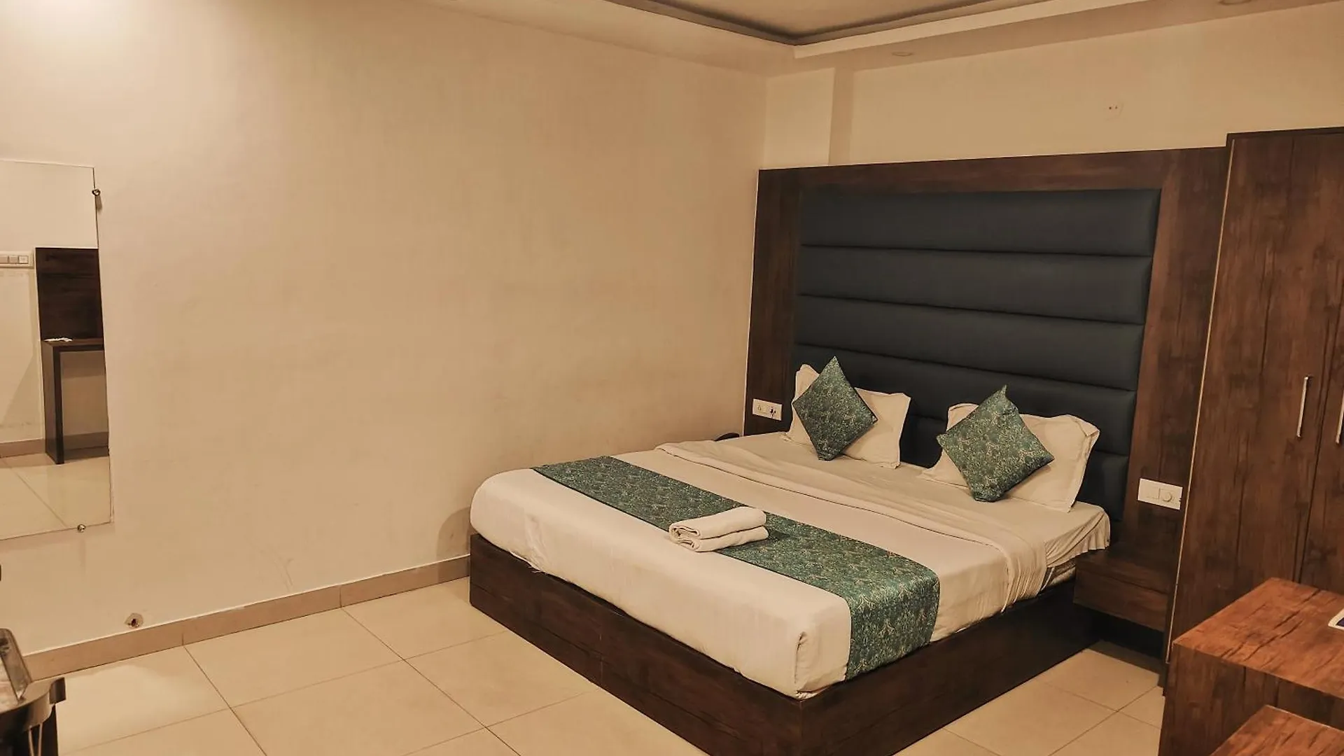 ****  Hotel Tark A Family Hotel Near Igi Airport Delhi New Delhi India