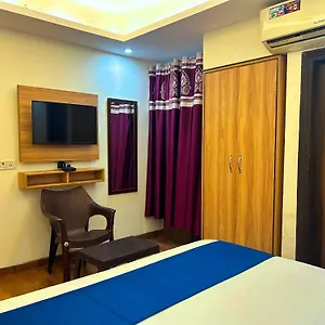 https://hotel-aerocity-golden-at-delhi-airport.hotelsdelhi.org