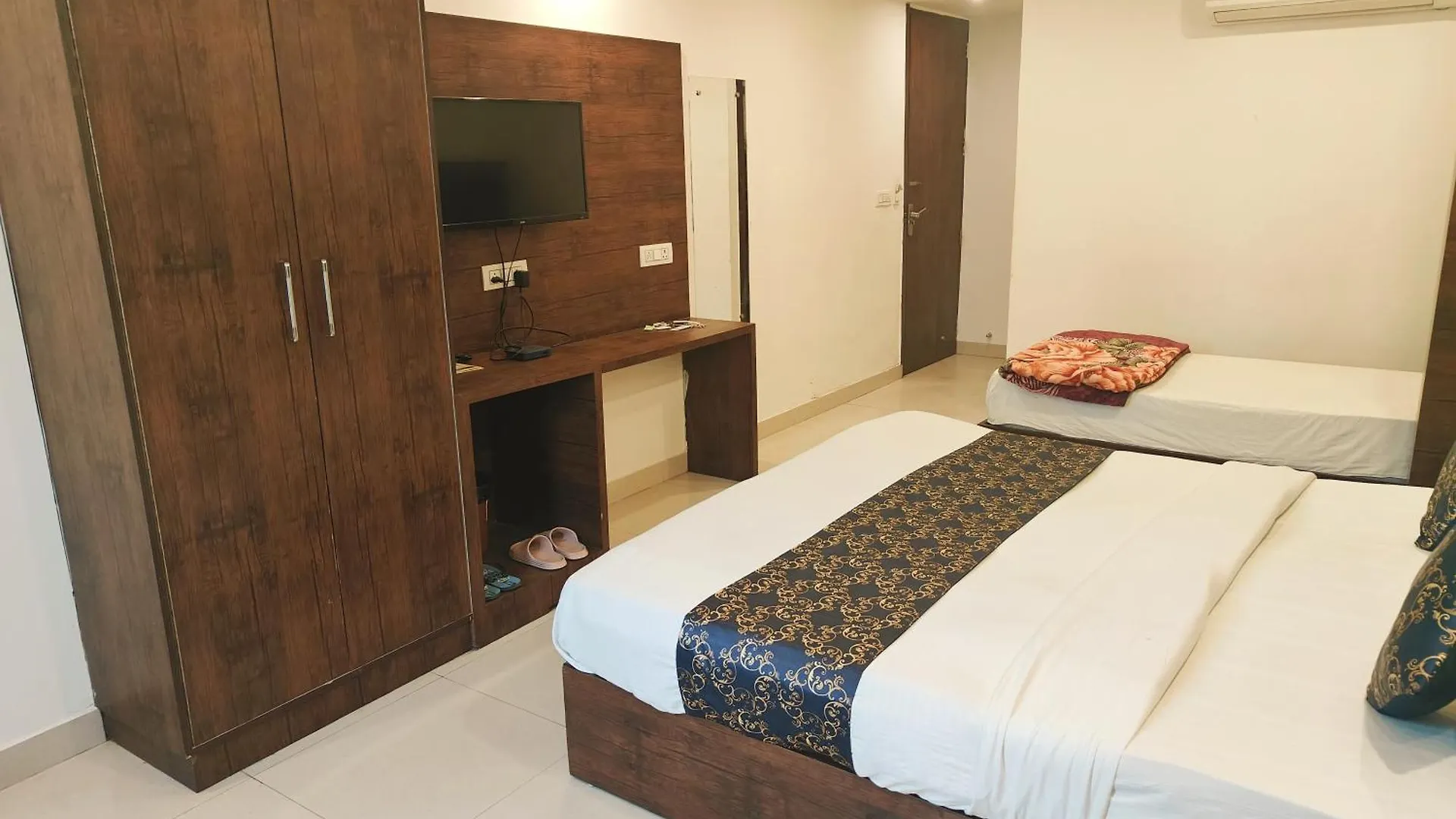 Hotel Tark A Family Hotel Near Igi Airport Delhi New Delhi